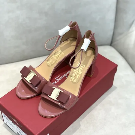 フェラガモ サンダル