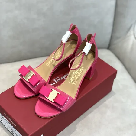 フェラガモ サンダル