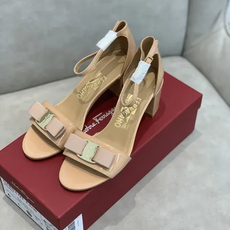 フェラガモ サンダル