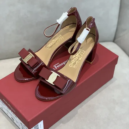 フェラガモ サンダル