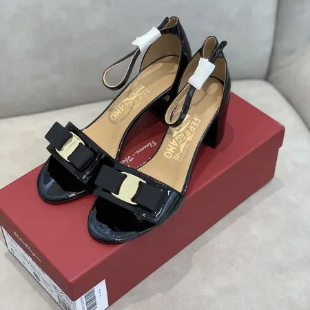 フェラガモ サンダル