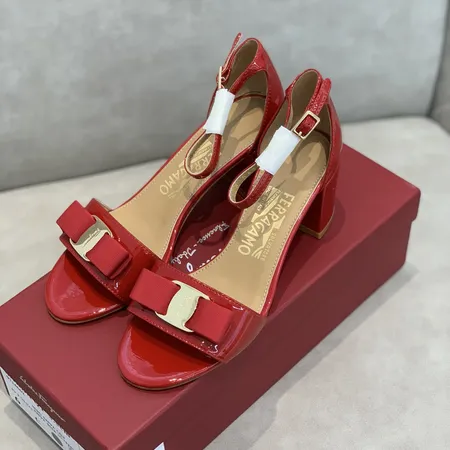 フェラガモ サンダル