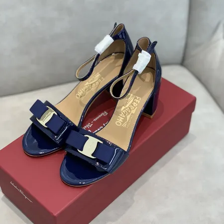 フェラガモ サンダル