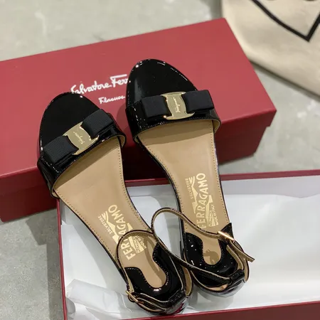 フェラガモ サンダル