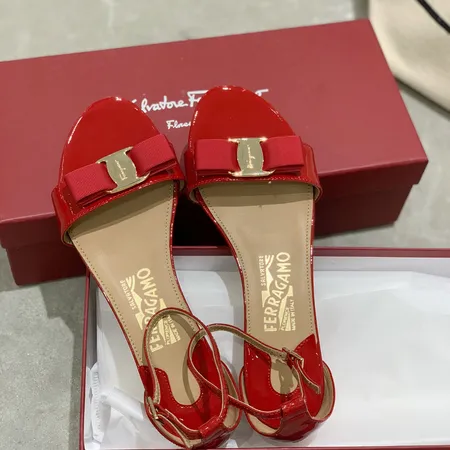 フェラガモ サンダル