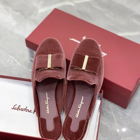 フェラガモ スリッパ