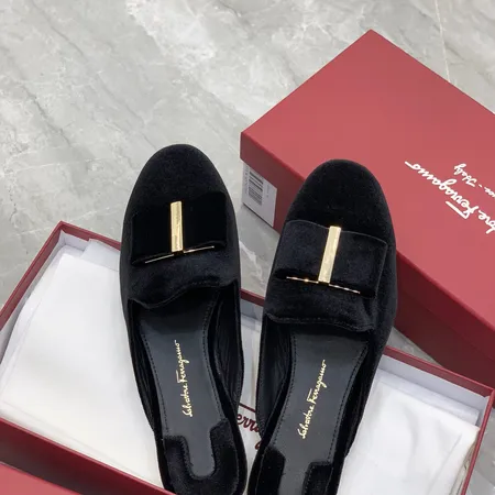 フェラガモ スリッパ