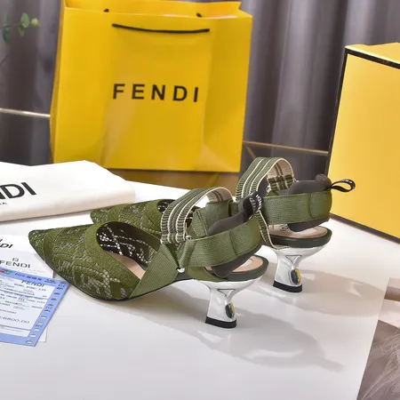 フェンディ サンダル