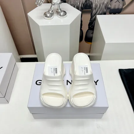 ジバンシィ スリッパ