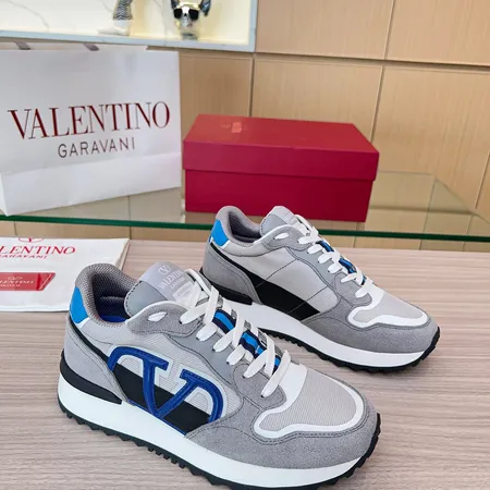 ヴァレンティノ スニーカー