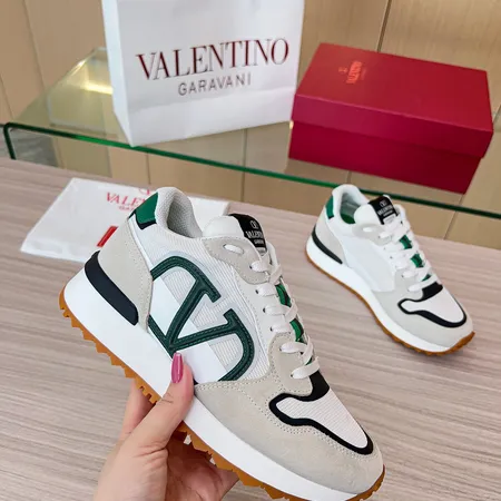 ヴァレンティノ スニーカー