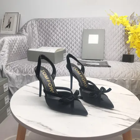 クリスチャン・ルブタン サンダル