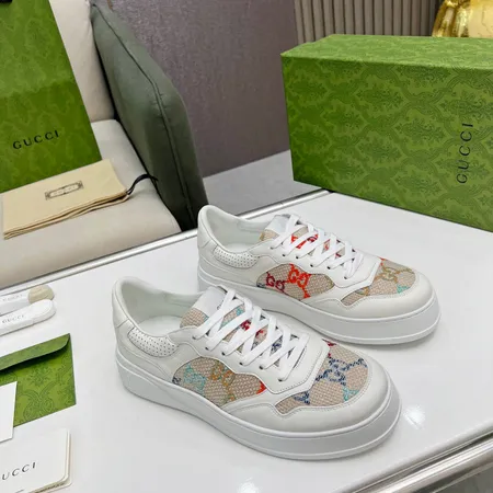 グッチ カジュアルシューズ