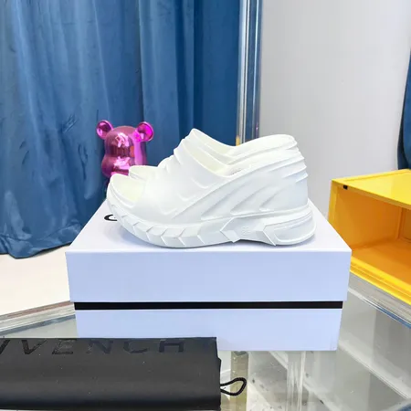 ジバンシィ スリッパ