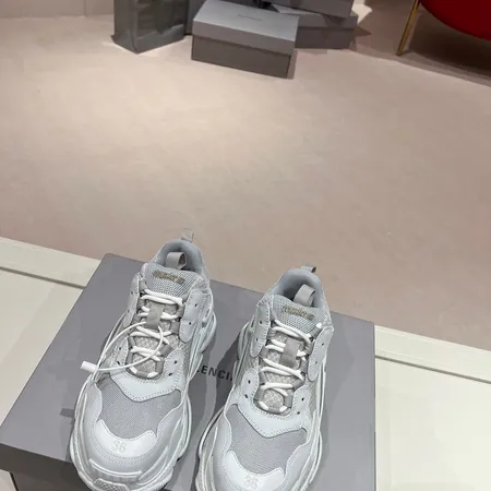 バレンシアガ スニーカー