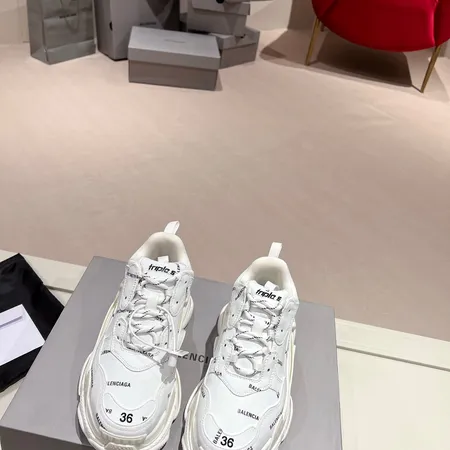 バレンシアガ スニーカー