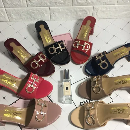 フェラガモ スリッパ