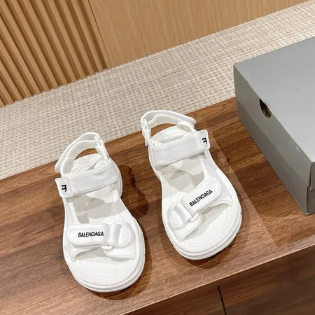 バレンシアガ サンダル