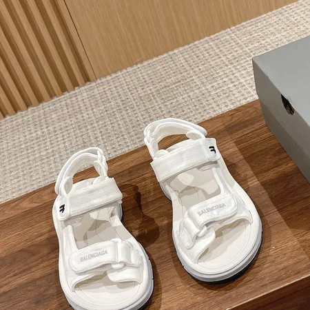 バレンシアガ サンダル