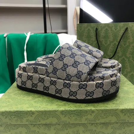 グッチ スリッパ