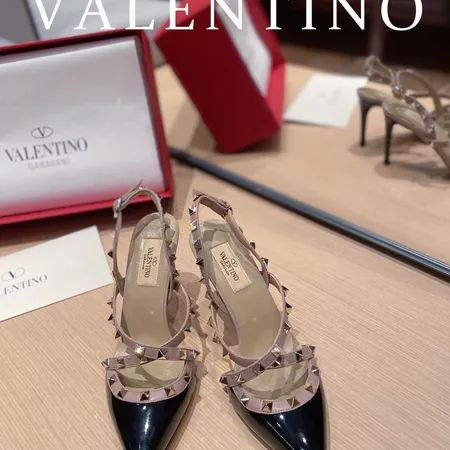ヴァレンティノ サンダル