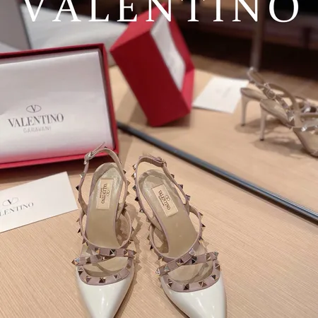 ヴァレンティノ サンダル