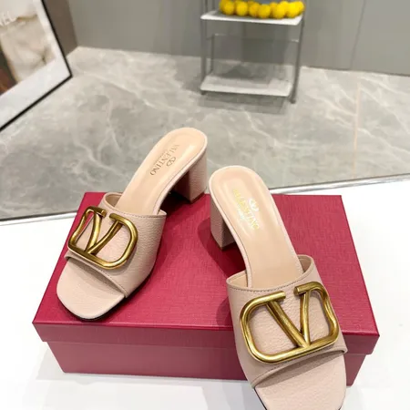 ヴァレンティノ サンダル