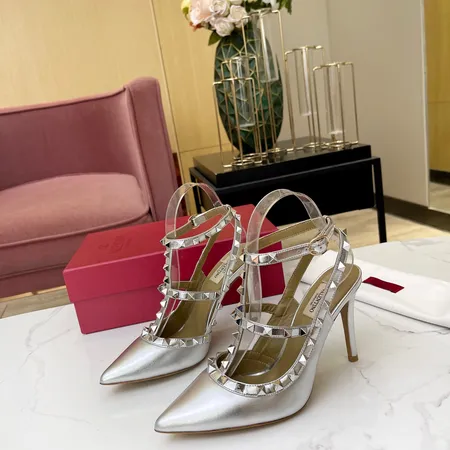 ヴァレンティノ サンダル