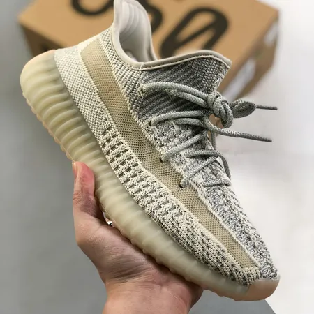 アディダス スニーカー