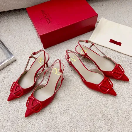 ヴァレンティノ サンダル