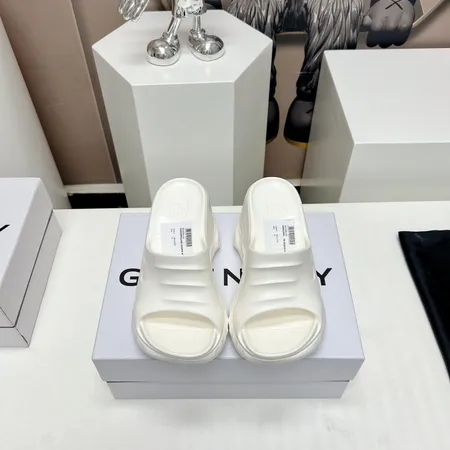 ジバンシィ スリッパ