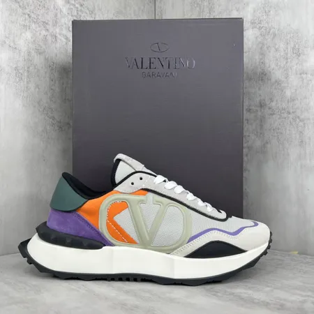 ヴァレンティノ スニーカー