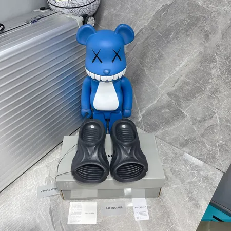 バレンシアガ スリッパ