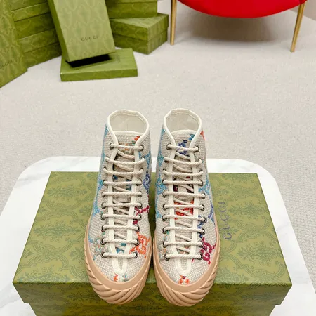 グッチ カジュアルシューズ