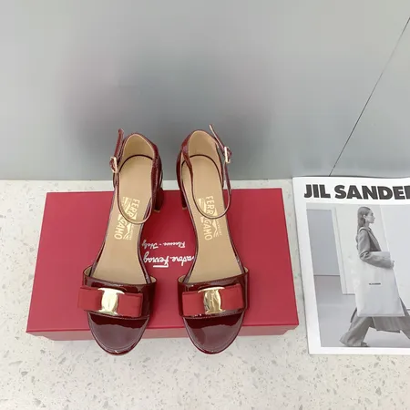 フェラガモ サンダル