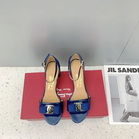 フェラガモ サンダル