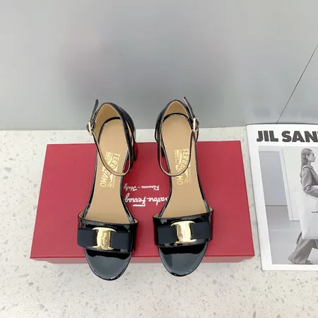 フェラガモ サンダル