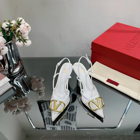 ヴァレンティノ サンダル