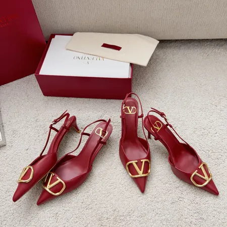 ヴァレンティノ サンダル