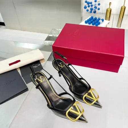 ヴァレンティノ サンダル