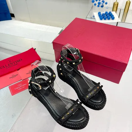 ヴァレンティノ サンダル