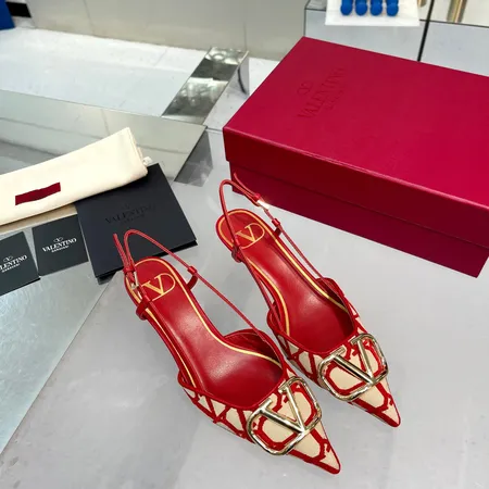 ヴァレンティノ サンダル