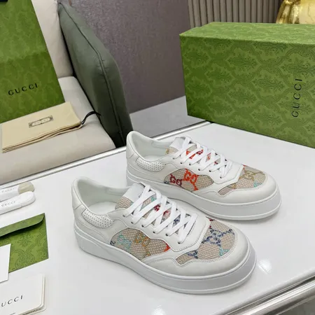 グッチ カジュアルシューズ