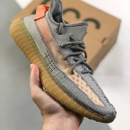 アディダス スニーカー