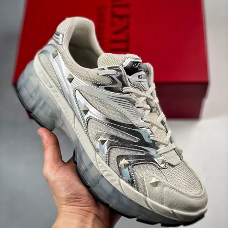 ヴァレンティノ スニーカー