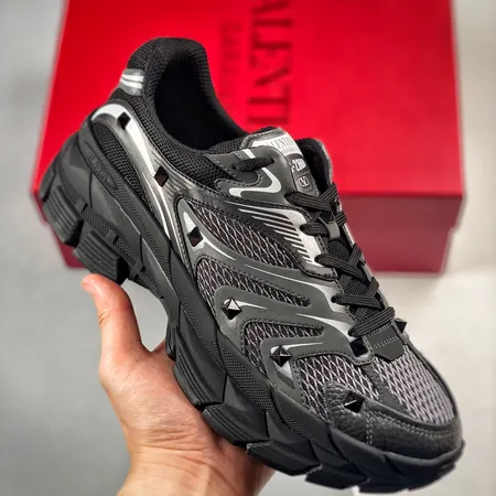 ヴァレンティノ スニーカー