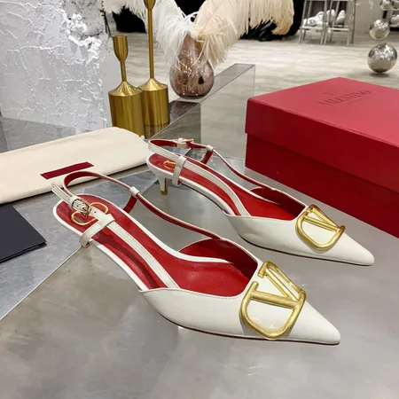 ヴァレンティノ サンダル