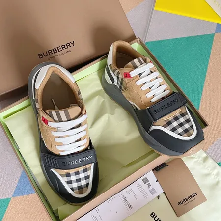 バーバリー ス カジュアルシューズ