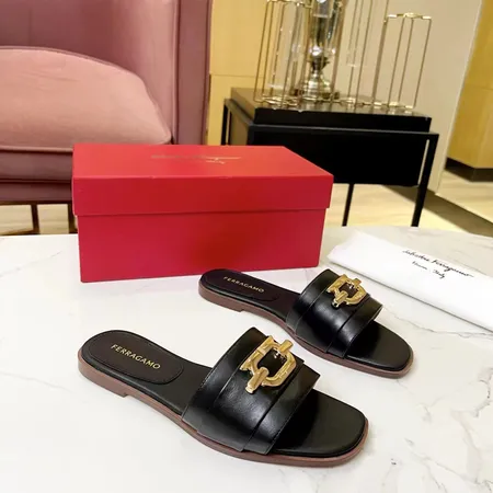 フェラガモ スリッパ