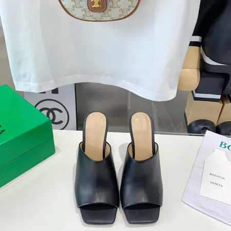 ボッテガ ヴェネタ サンダル